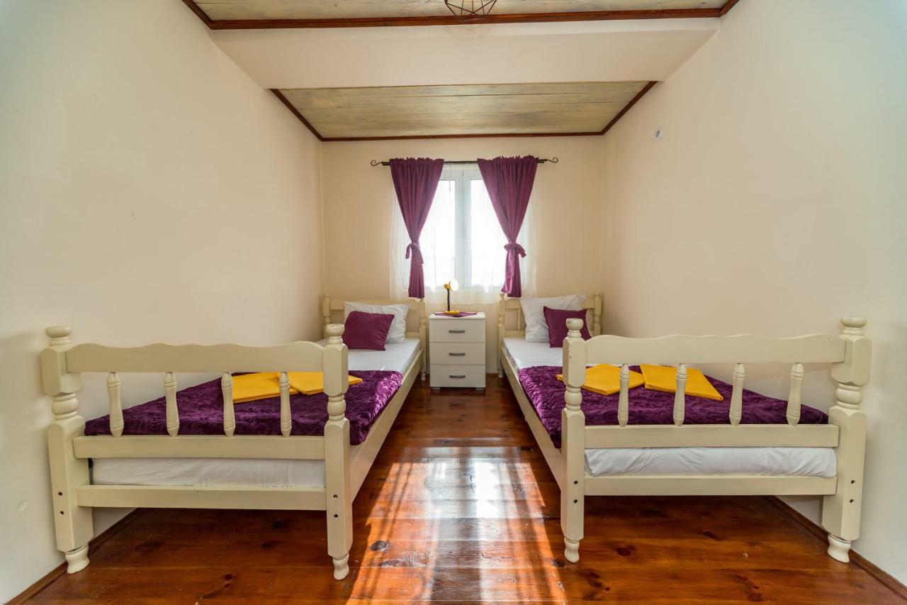 Guest House Luna Virpazar Ngoại thất bức ảnh