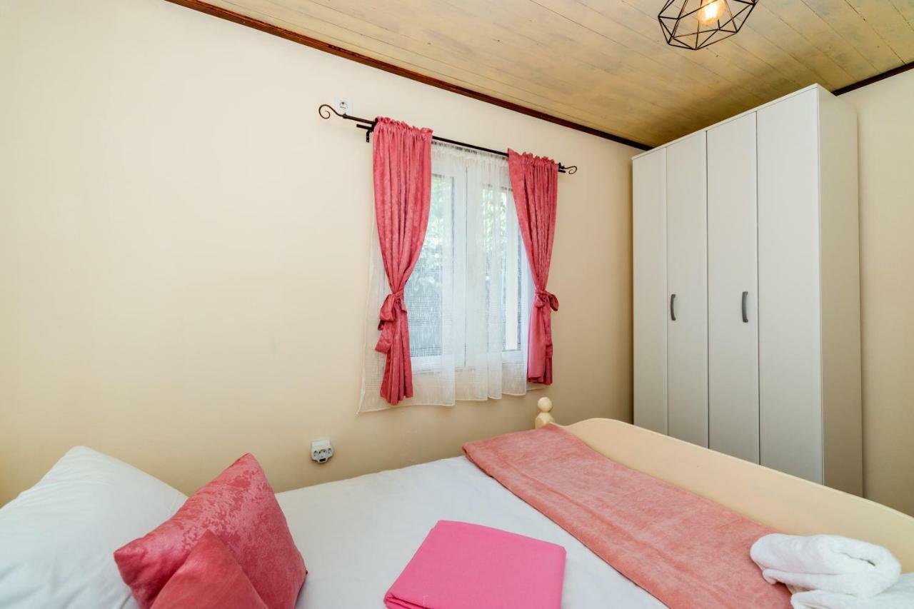 Guest House Luna Virpazar Ngoại thất bức ảnh